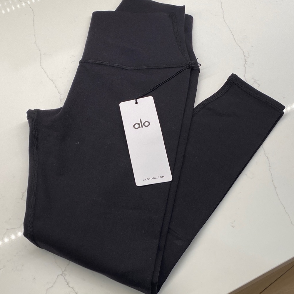 NWT ALO 7/8 High Waist Airbrush Legging
ALO Yoga
